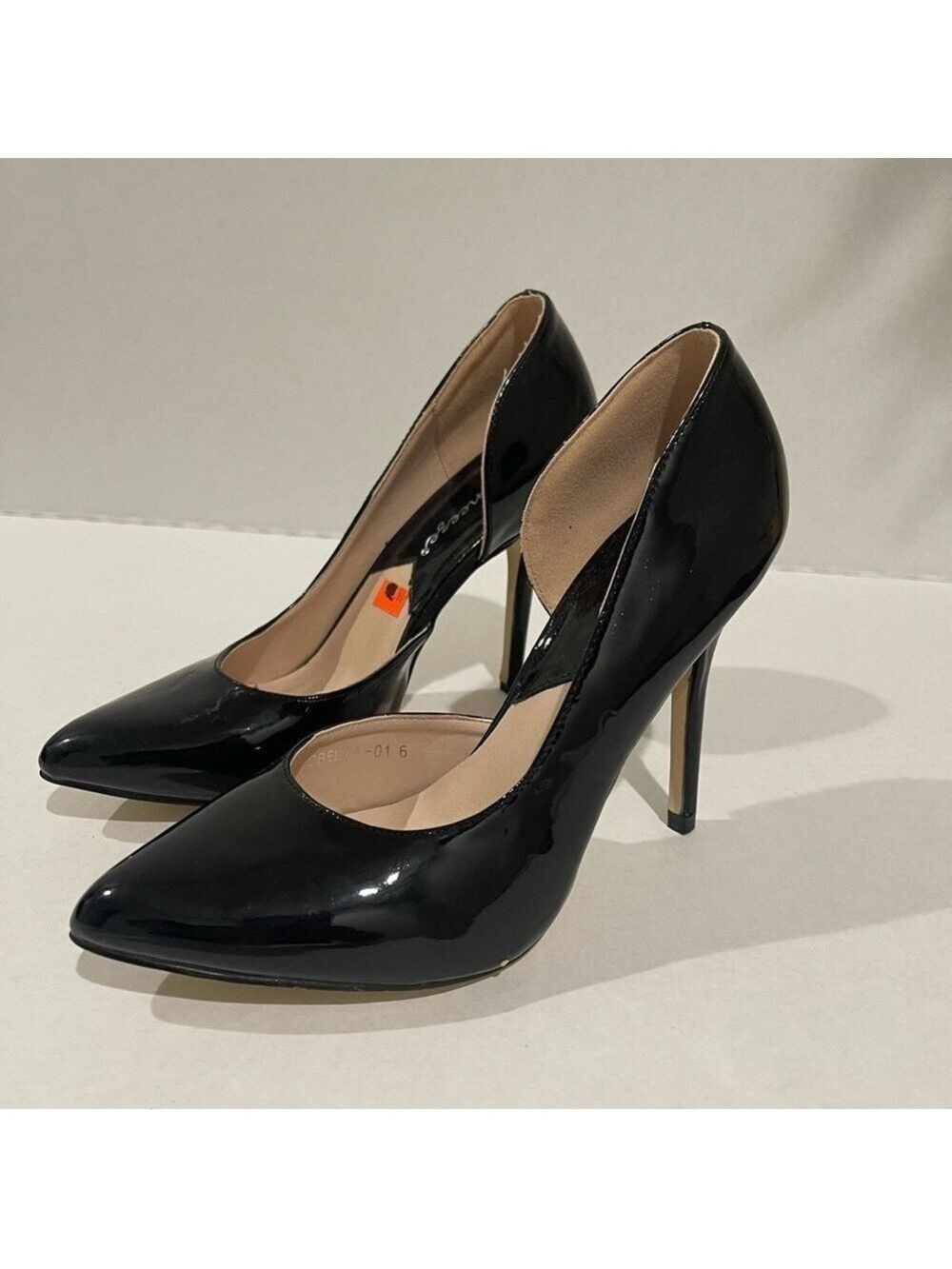 Women’s Reeneze Black Pointy High Heels Pumps Size 6 US! - Picture 2 of 6